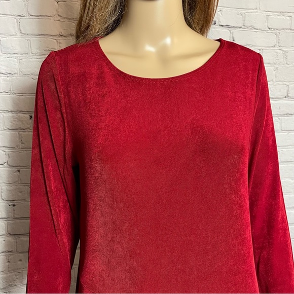 Chico's Travelers Red Liquid Knit Top Asymmetrical Hem Size 1 US M - Picture 2 of 9